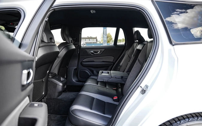 Volvo V60 cena 99900 przebieg: 190000, rok produkcji 2020 z Świdnica małe 781